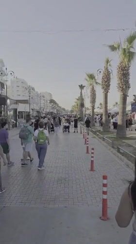 Live band draws crowds to busy Larnaca waterfront