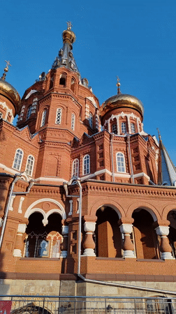 Izhevsk residents document cathedrals, Easter displays, street life
