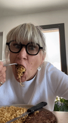Lunch time in Chambœuf with noodles and apple
