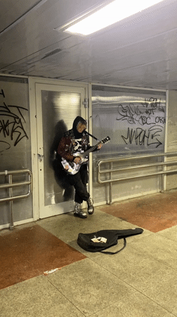 Morning walk through Yekaterinburg captured in seven casual moments