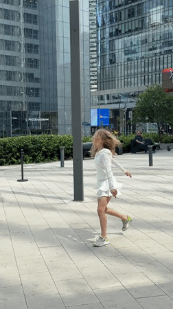 Women perform spontaneous ribbon dance in Khimki outdoor space