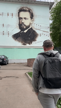 Casual afternoon moments documented across Klin, Russia
