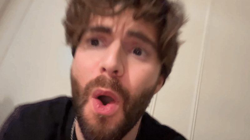 Montreal resident reacts with shock to takeout pizza delivery