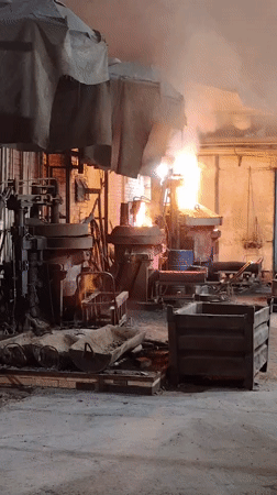 Evening metalworking operations documented at Noviy Russia foundry