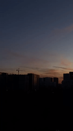 Time-lapse captures Moscow sunset transition over city skyline