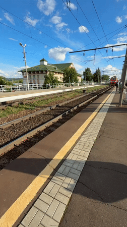 Traveler documents railway station visit in Vyatskiye Polyany, Russia