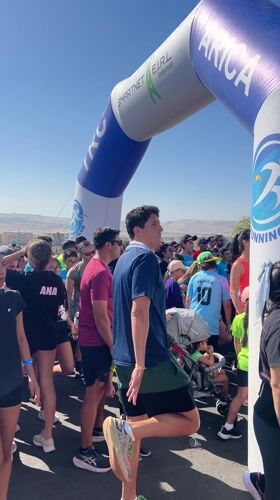 Athletic race draws crowds in Arica, Chile with police security