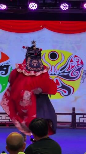 Traditional Chinese Opera Performance Staged in Shapingba District