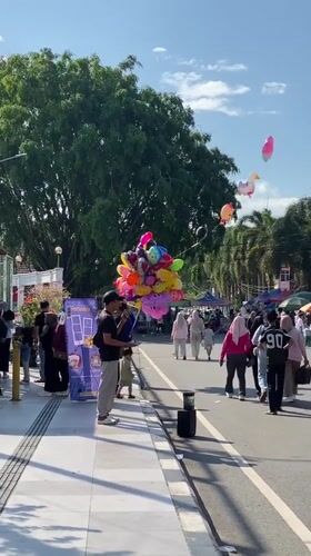 Street market day in Banjarbaru, food stalls and live music