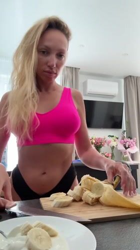 Lazy morning routine in Sochi with a scene-stealing Sphynx cat