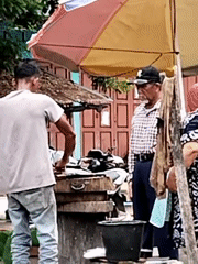 Early morning fish preparation at Lhokseumawe market stall