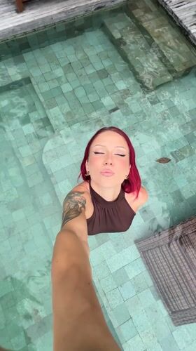 Woman documents Easter morning relaxation at Nusa Dua resort