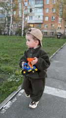 Family playground afternoon in Klin Russia documented across 85 minutes