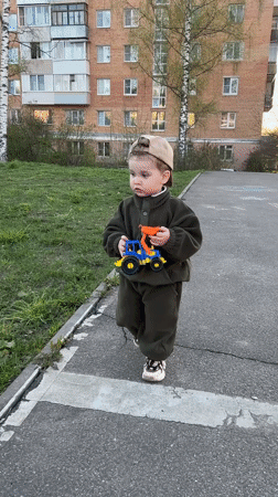 Family playground afternoon in Klin Russia documented across 85 minutes