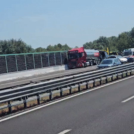 Multi-vehicle highway crash near Padua involving tanker truck