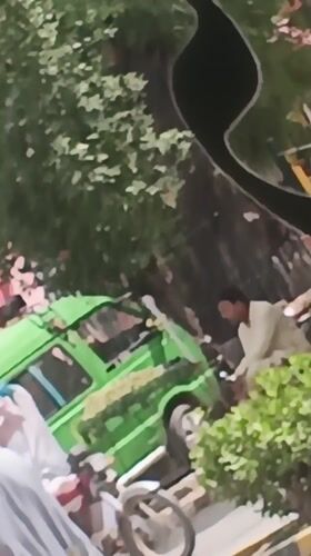 Morning street life and damaged vehicle documented in Samundri