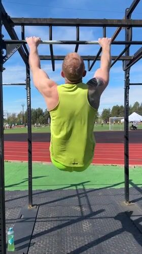 Morning fitness activities observed at Polarnie Zori outdoor sports complex