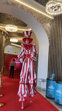 Moscow indoor entertainment event features clowns, mimes, performances