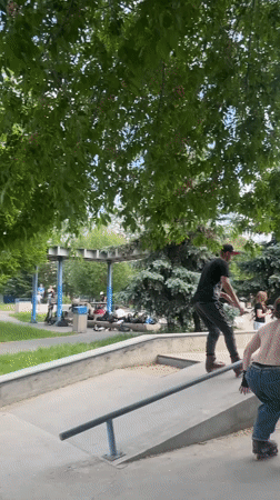 Youth skate gathering with art activities in Krasnoyarsk park