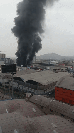 Large building fire blankets Breña in thick black smoke