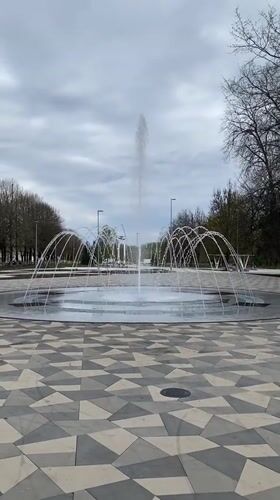 Person runs through fountain in Kingisepp park