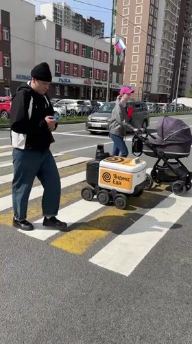 Delivery robots navigate crosswalks in Murino, Russia