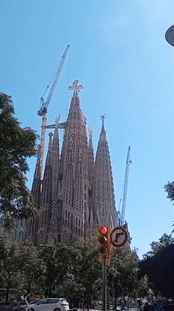 Up-close with the Sagrada Família on a sunny Barcelona afternoon