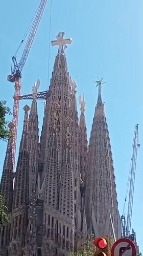 Up-close with the Sagrada Família on a sunny Barcelona afternoon
