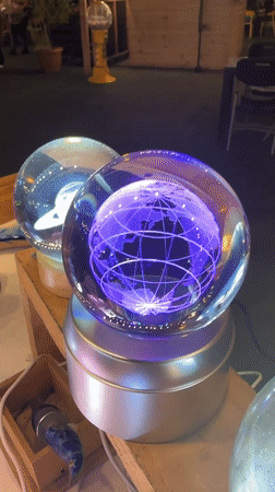 Glowing glass spheres with Earth display witnessed in Arica