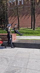 Moscow morning captures guards ceremony, street music, fountain activity