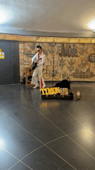 Elvis performer draws crowds amid Barcelona street activity