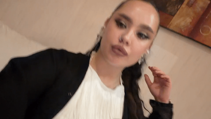 Quick selfie moment in Dubai, same look, two angles