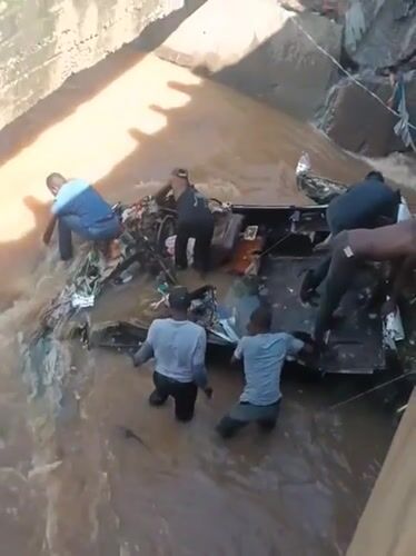 Vehicle recovery operation underway in Nairobi waterway