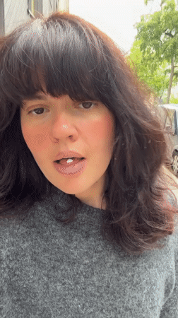 Woman with keys observed on Berlin sidewalk during midday