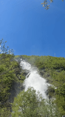Witnesses document scenic waterfall in Pastra, Bulgaria