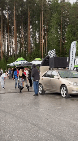 Car audio event draws crowds in rainy Perm