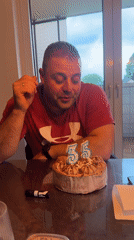 Man celebrates 35th birthday with cake in Essen