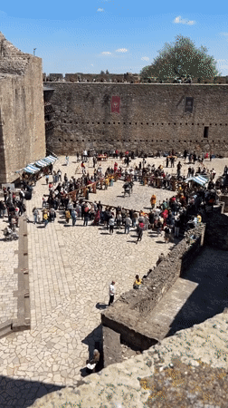 Medieval sword fighting demonstration draws crowds at Serbian castle