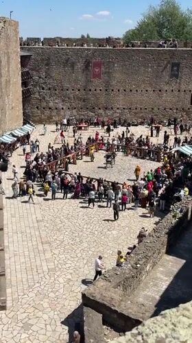 Medieval sword fighting demonstration draws crowds at Serbian castle