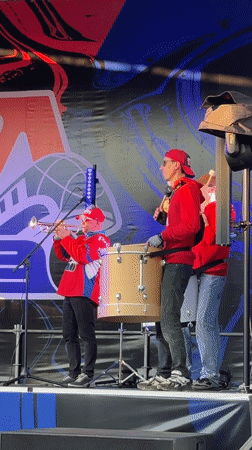 Russian towns host outdoor hockey viewing and live music event