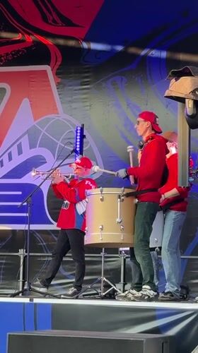 Russian towns host outdoor hockey viewing and live music event