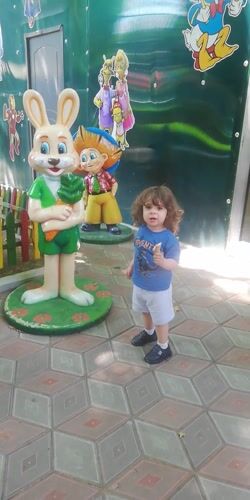 Child enjoys family day at Yerevan amusement park