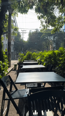 Outdoor dining setup documented on Mexico City sidewalk