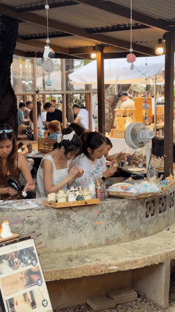 Living art market in Ban Sai Kham blends crafts, cafes, and ceramics