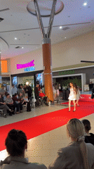 Fashion show draws crowds at Kazan shopping mall