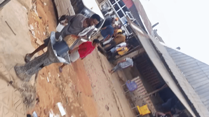 Crowds gather in Nigerian neighborhoods during midday