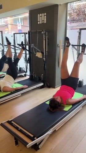 Barcelona morning: Pilates session and sidewalk selfies in activewear