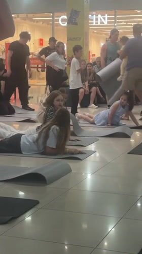 Community fitness event brings yoga, dance to Astrakhan shopping mall