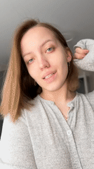 Woman documents morning beauty routine in Russian bedroom selfies