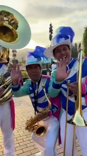 Day at Hong Kong Disneyland captures performances and attractions